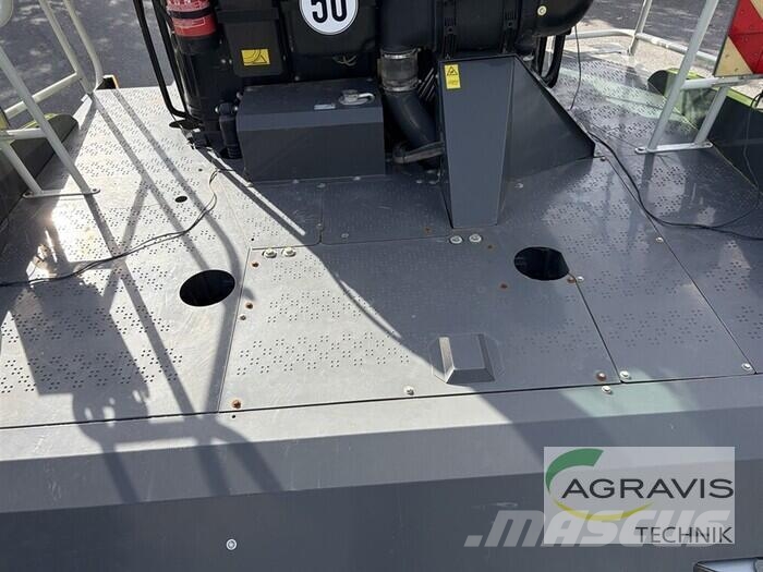 CLAAS XERION 4000 SADDLE TRAC Трактори