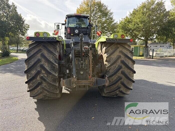 CLAAS XERION 4000 SADDLE TRAC Трактори