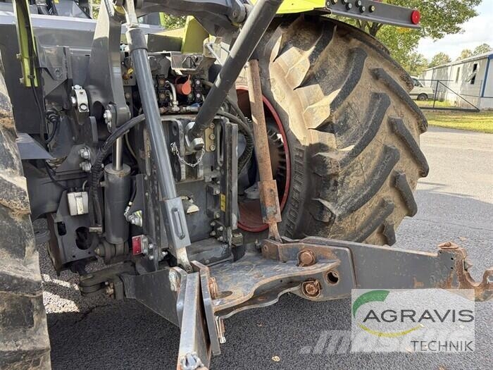 CLAAS XERION 4000 SADDLE TRAC Трактори