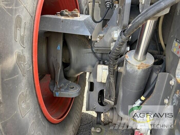 CLAAS XERION 4000 SADDLE TRAC Трактори
