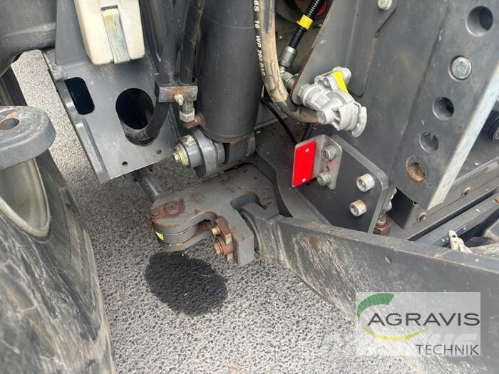 CLAAS XERION 4200 SADDLE TRAC Трактори