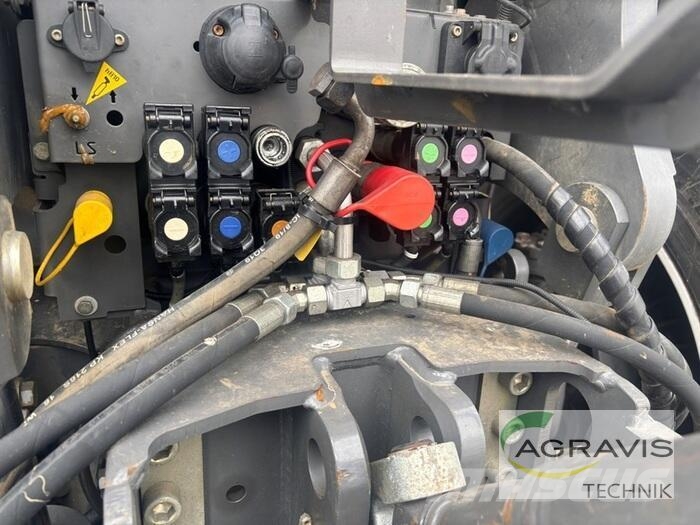 CLAAS XERION 4200 SADDLE TRAC Трактори