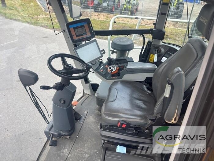 CLAAS XERION 4200 SADDLE TRAC Трактори