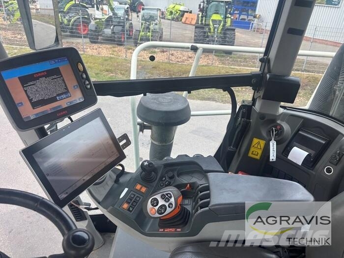 CLAAS XERION 4200 SADDLE TRAC Трактори