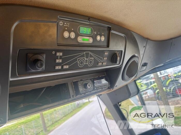 CLAAS XERION 4200 SADDLE TRAC Трактори
