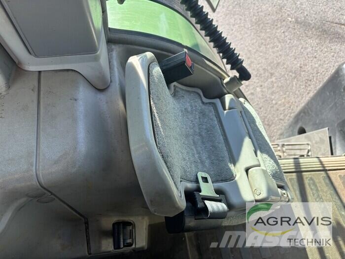 Fendt 712 VARIO Tractors