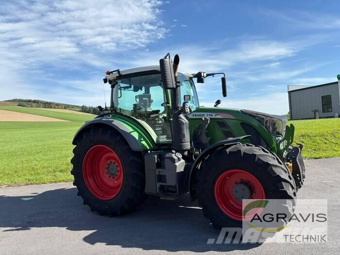 Fendt 718 VARIO S4 Traktori