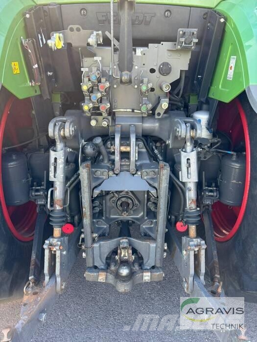 Fendt 718 VARIO S4 Traktori