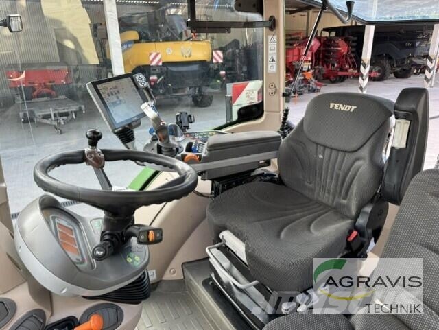 Fendt 724 VARIO S4 Tractors