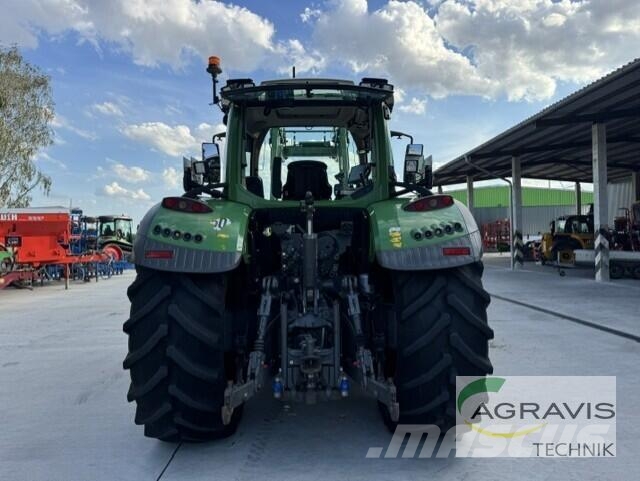 Fendt 724 VARIO S4 Tractors