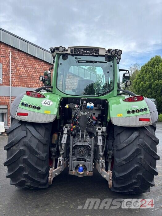 Fendt 724 VARIO SCR Трактори