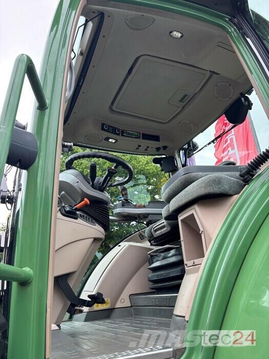 Fendt 724 VARIO SCR Трактори