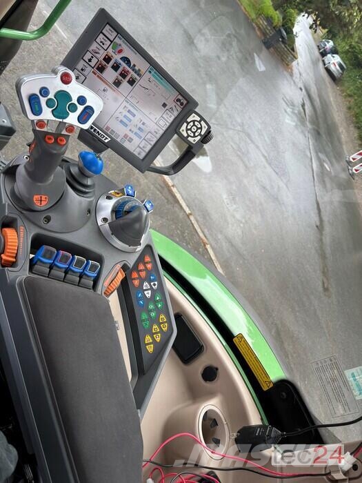 Fendt 724 VARIO SCR Трактори