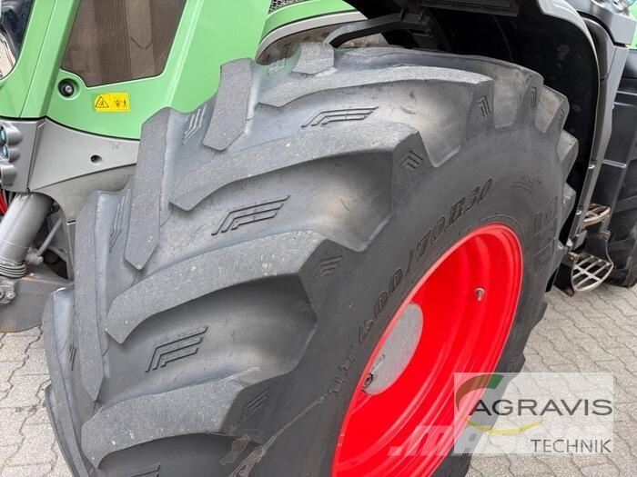 Fendt 824 VARIO S4 Profi Tractoren
