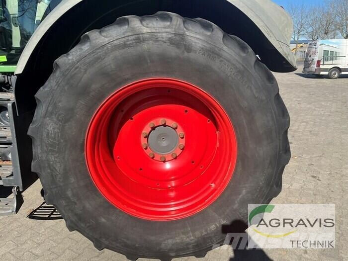 Fendt 824 VARIO SCR Profi Plus Tracteur