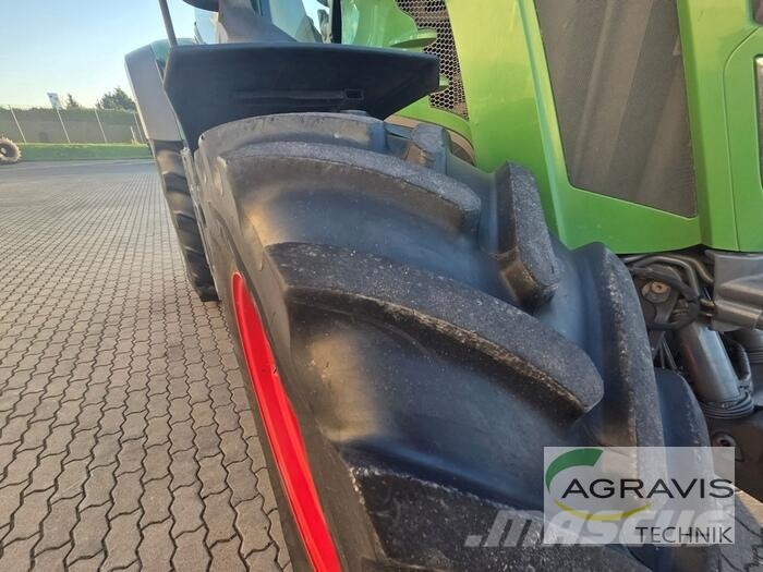 Fendt 828 VARIO S4 Profi Plus Trattori