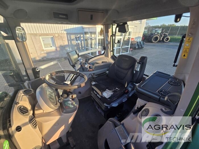 Fendt 828 VARIO S4 Profi Plus Trattori