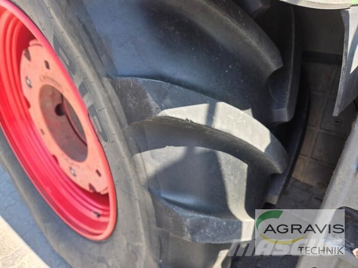 Fendt 828 VARIO SCR Трактори
