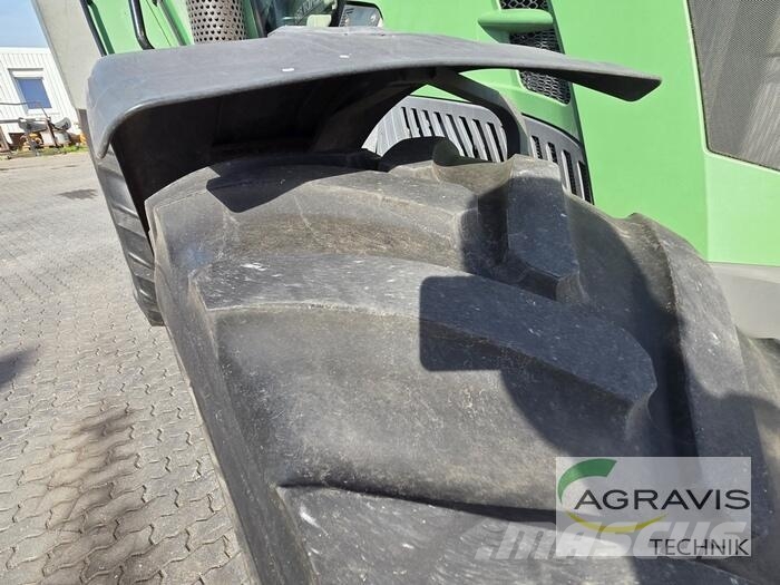 Fendt 828 VARIO SCR Trattori