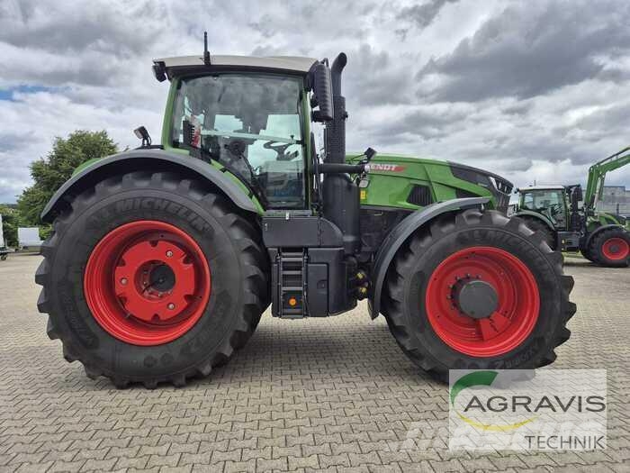 Fendt 933 VARIO GEN-7 Трактори