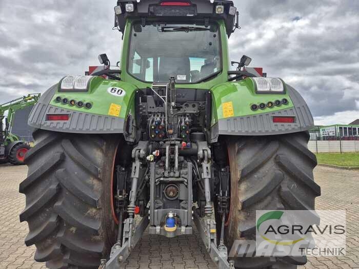 Fendt 933 VARIO GEN-7 Трактори