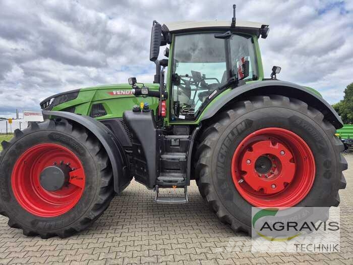 Fendt 933 VARIO GEN-7 Трактори