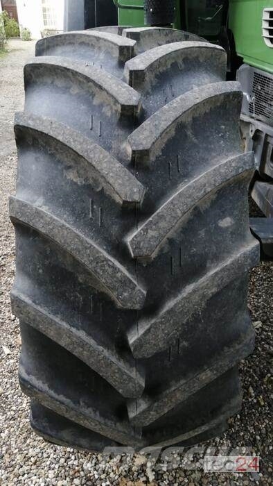 Fendt Cultor 600/65R28 auf 10 Loch Felgen Reifen