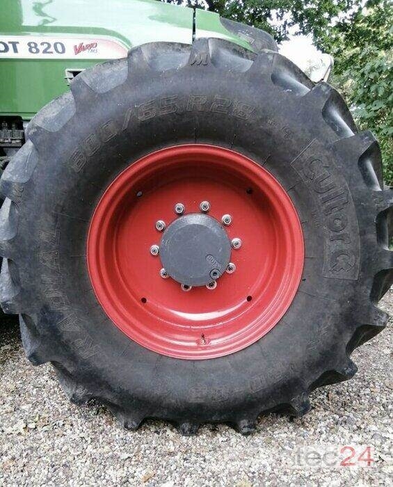 Fendt Cultor 600/65R28 auf 10 Loch Felgen Reifen