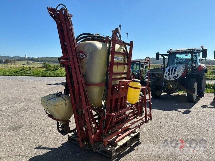 Hardi 800 Liter 12m hydraulisch Anhängespritzen