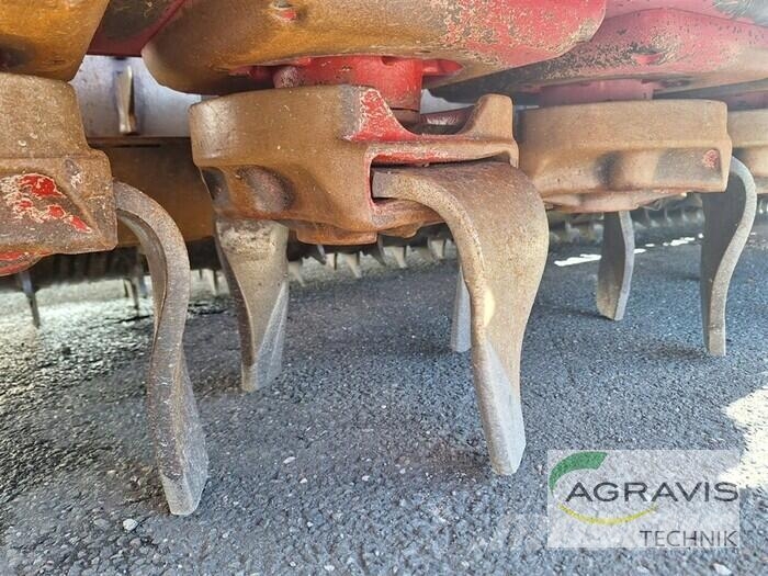 Horsch EXPRESS 3 KR مثاقيب مدمجة