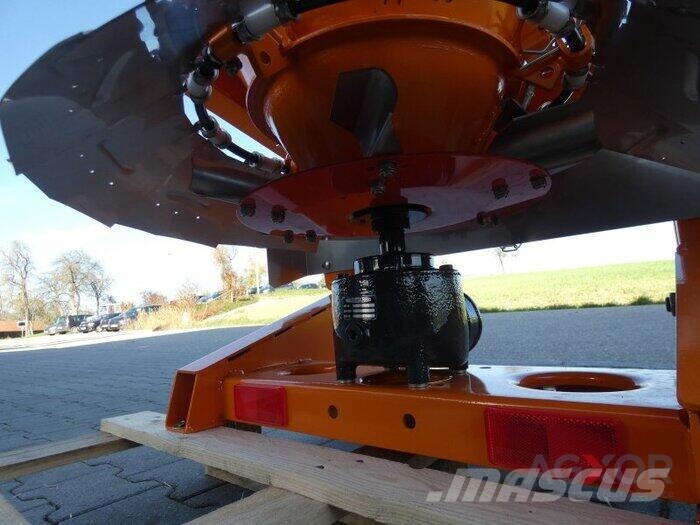 Iseki Schleuderstreuer Otros equipos para carreteras y quitanieves