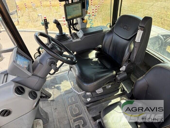 JCB FASTRAC 8330 T4F Traktorer