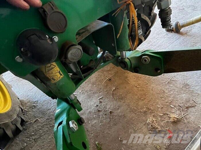 John Deere 5075M الجرارات