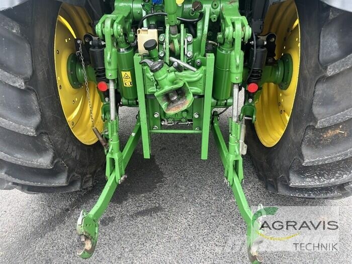 John Deere 5125 R Traktori