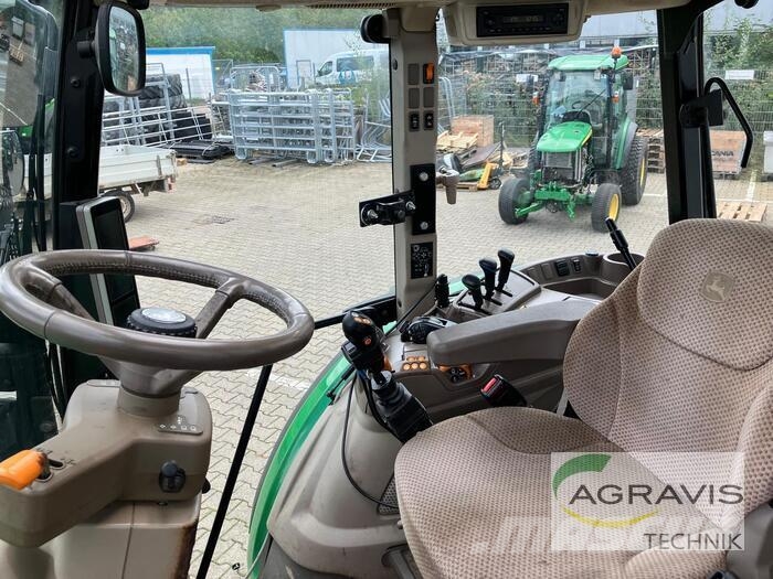 John Deere 5125 R Traktorit