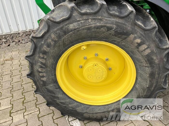 John Deere 5125 R Traktorit