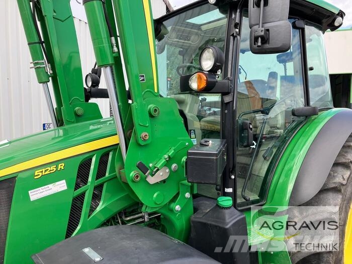 John Deere 5125 R Traktorit