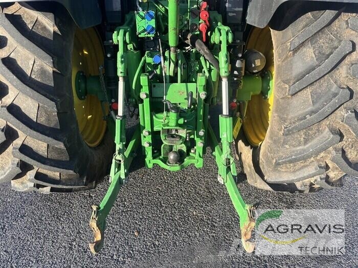 John Deere 6120 M Traktori
