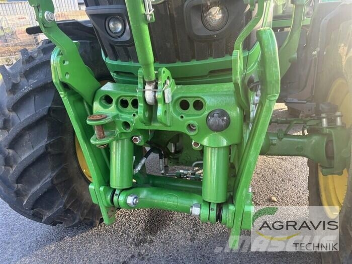 John Deere 6120 M Traktori
