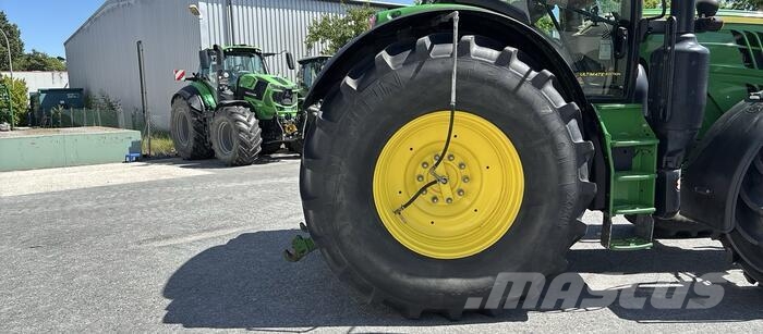 John Deere 6195 R Traktori