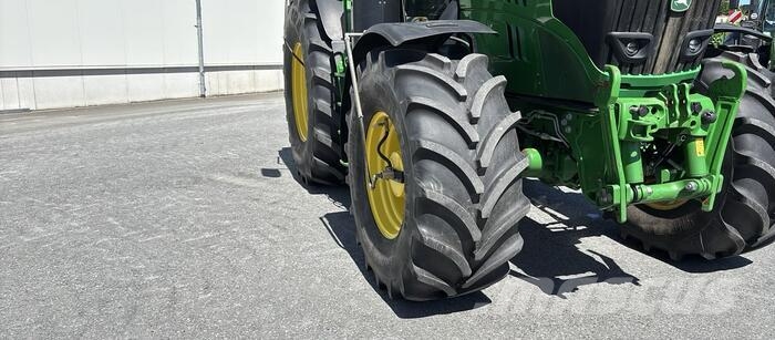 John Deere 6195 R Traktori