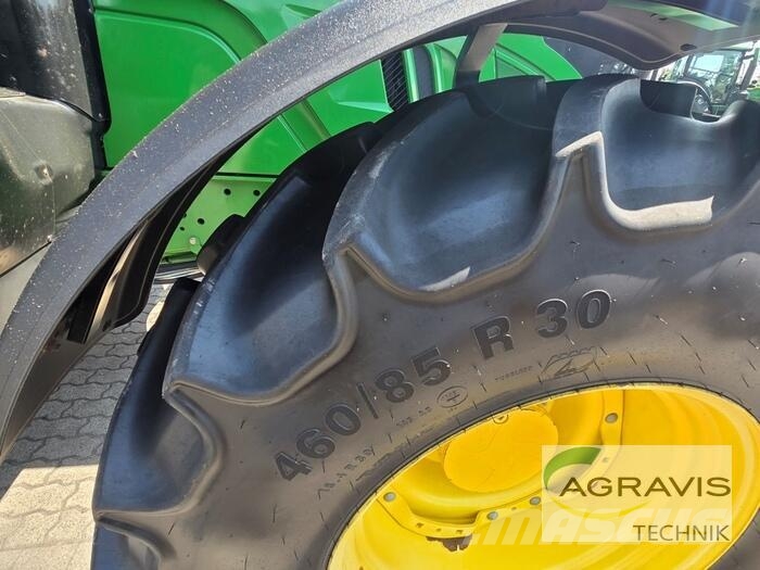 John Deere 6215 R Traktorer