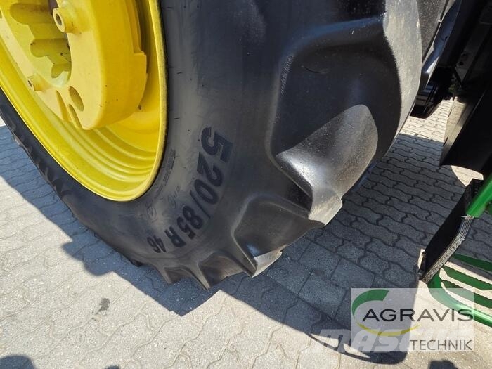 John Deere 6215 R Traktorer