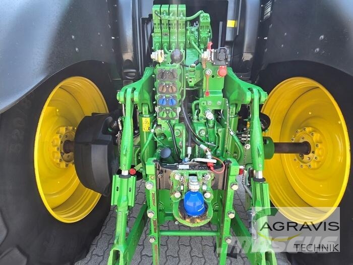 John Deere 6215 R Traktorer