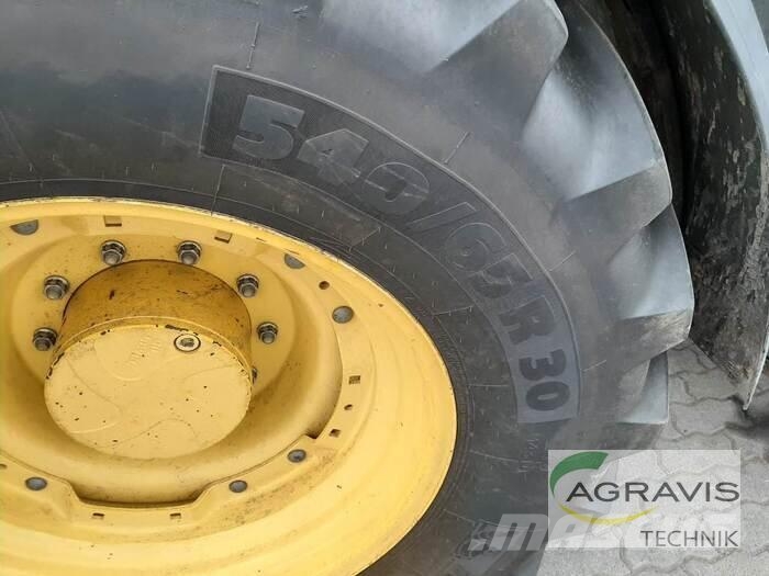 John Deere 6215 R Traktorid
