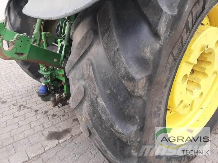John Deere 6215 R Traktorid