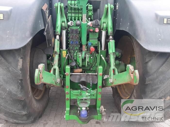 John Deere 6215 R Traktorid