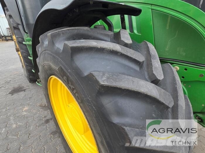 John Deere 6215 R Tractoren