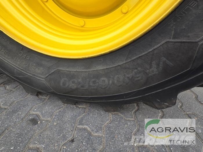 John Deere 6215 R Tractoren