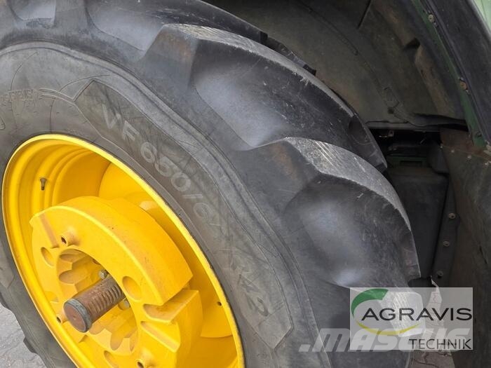 John Deere 6215 R Tractoren